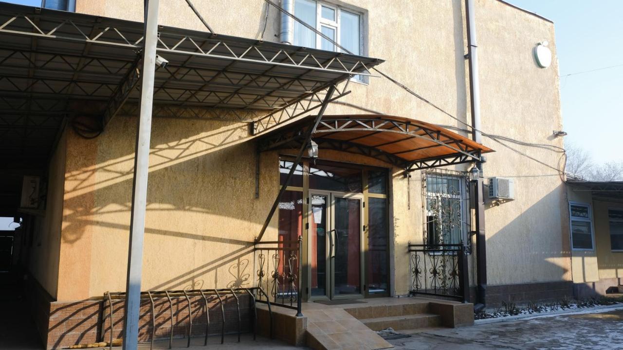 Apple Hostel Bishkek Exterior foto